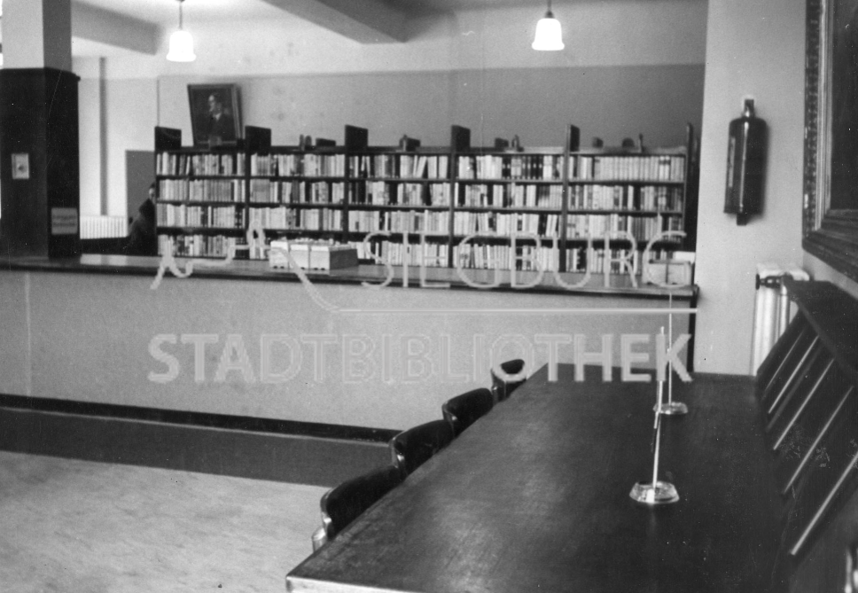 Bibliothek schwarz weiß