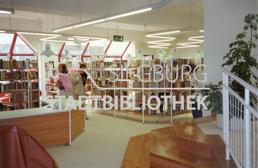 1989 vorderer Sachbuchbereich