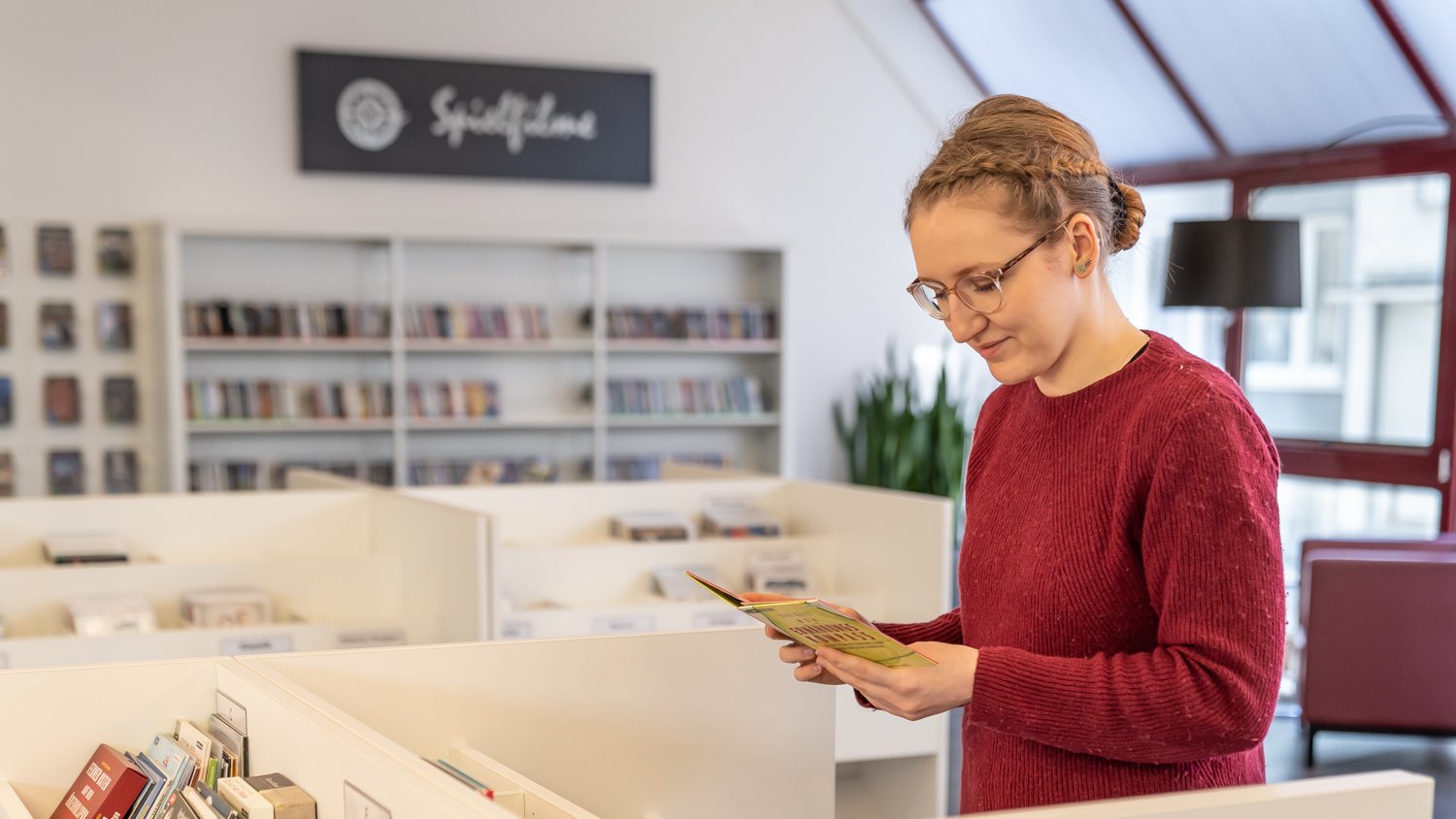 NonBook Person mit Hörbuch